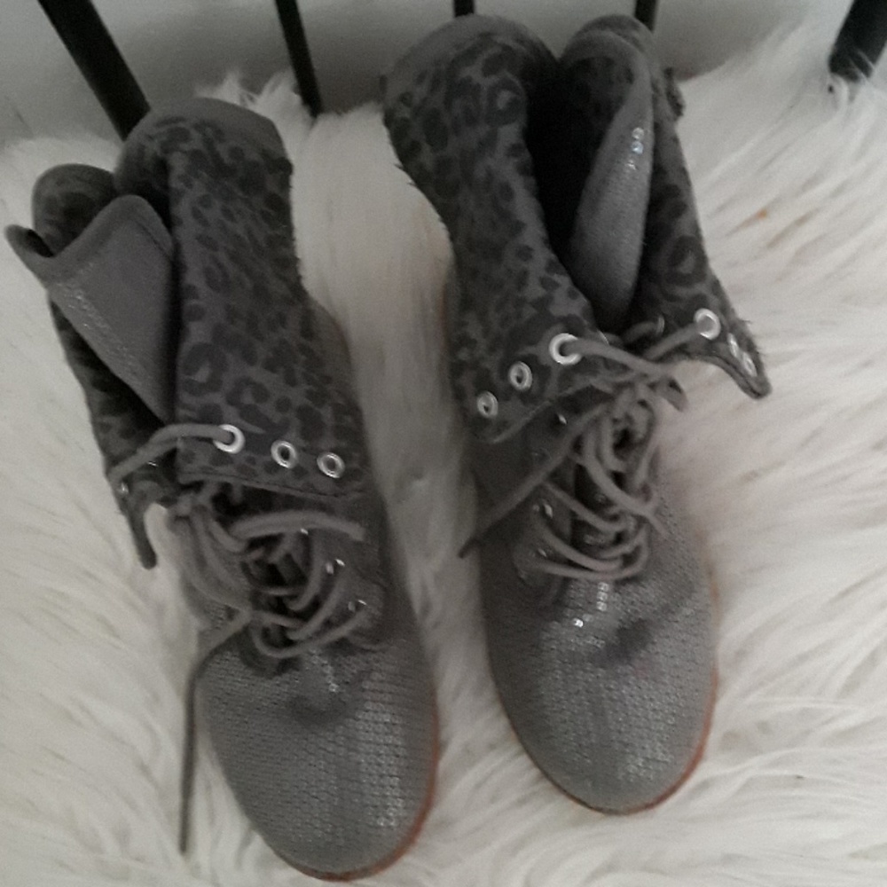 Shoe - Picture 3 of 3